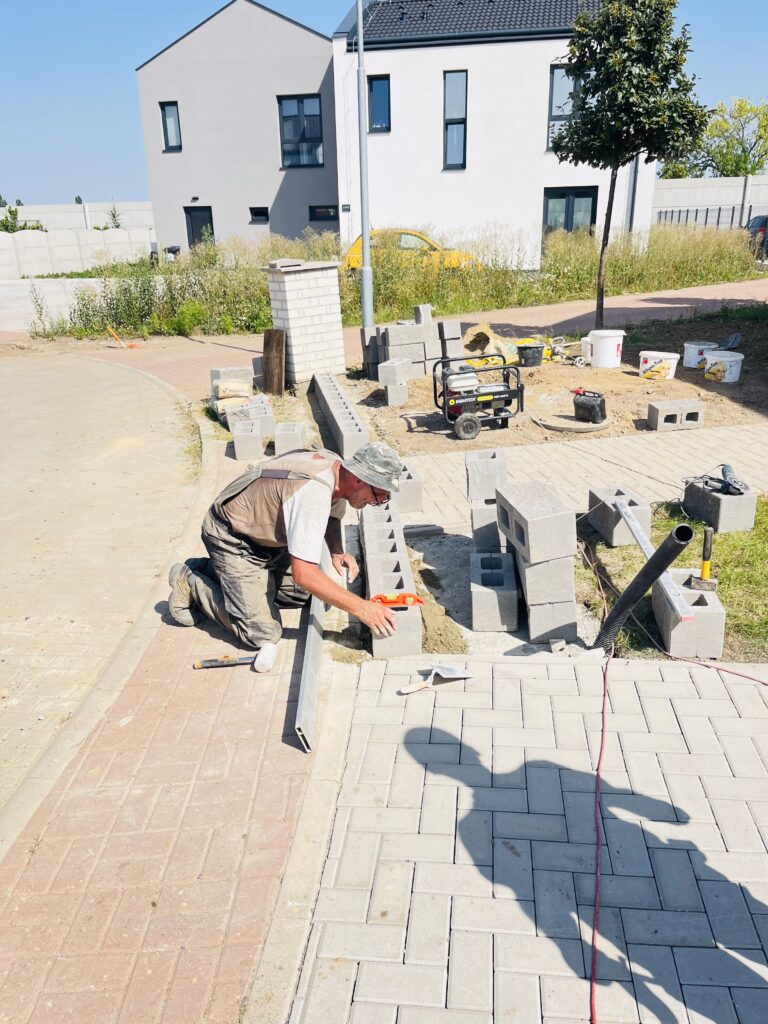 Pokládka zámkové dlažby